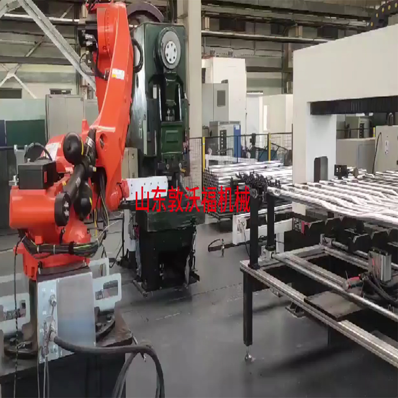 帶機械臂無人化生產鉆桿校直機生產線